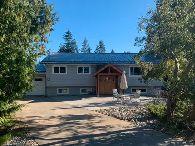 $4,500 / 2700ft2 - Fully Furnished 4 Bedroom Qualicum Beach