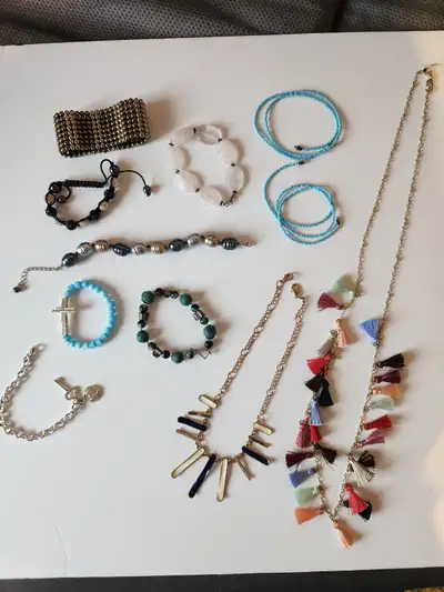 Lot D'Anciens Bijoux Vintage - Ensemble Multicolore - Métaux Mixtes