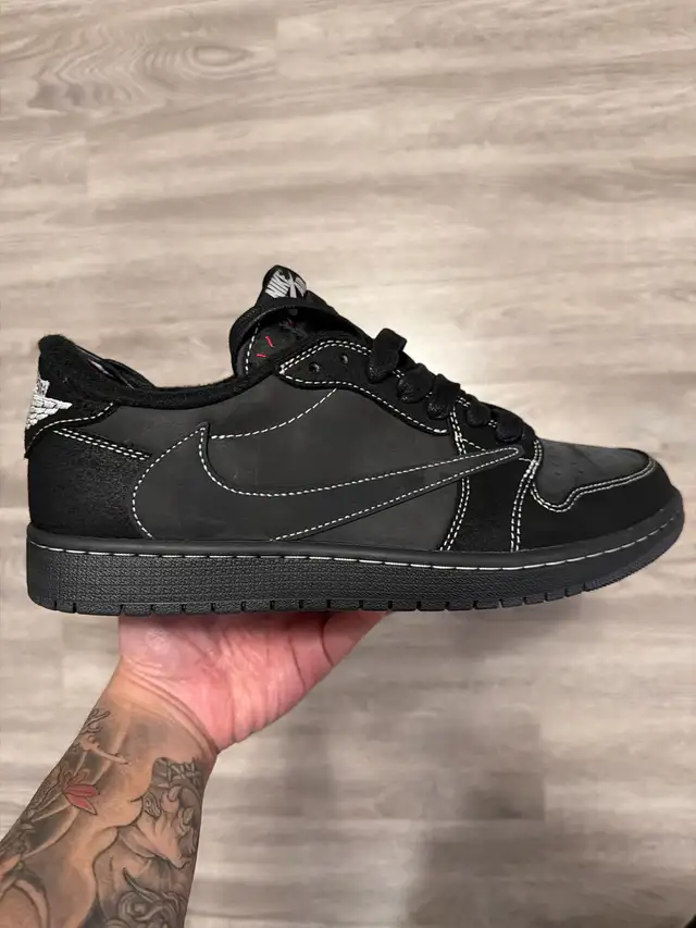 phantom black Travis Scott Jordan 1  size 11 in Men's Shoes in Mississauga / Peel Region - Image 2