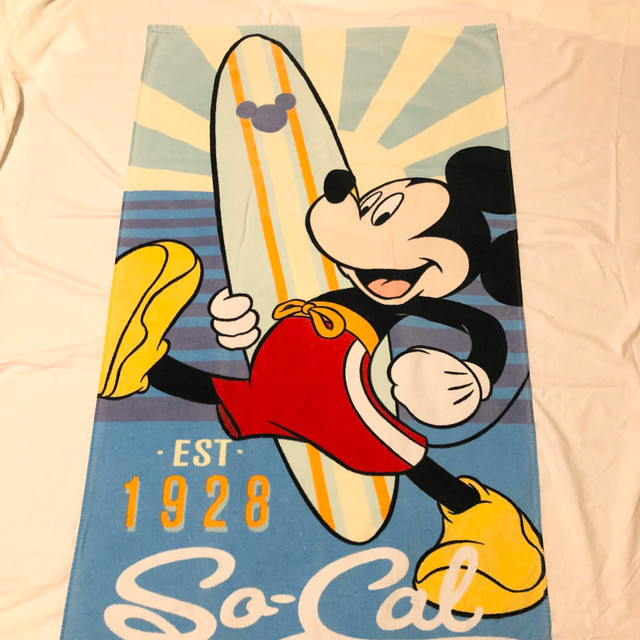 Disney Mickey Mouse Beach Towel So Cal Surfboard Surfing Mickey in Other in City of Toronto - Image 2