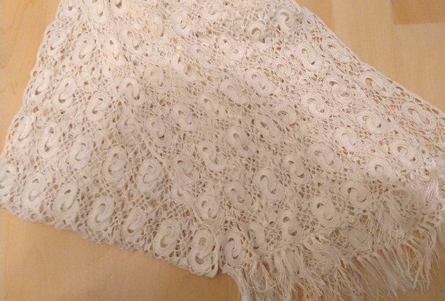 Vintage Cream coloured scarf/shawl crochet in Women's - Tops & Outerwear in Oakville / Halton Region - Image 2