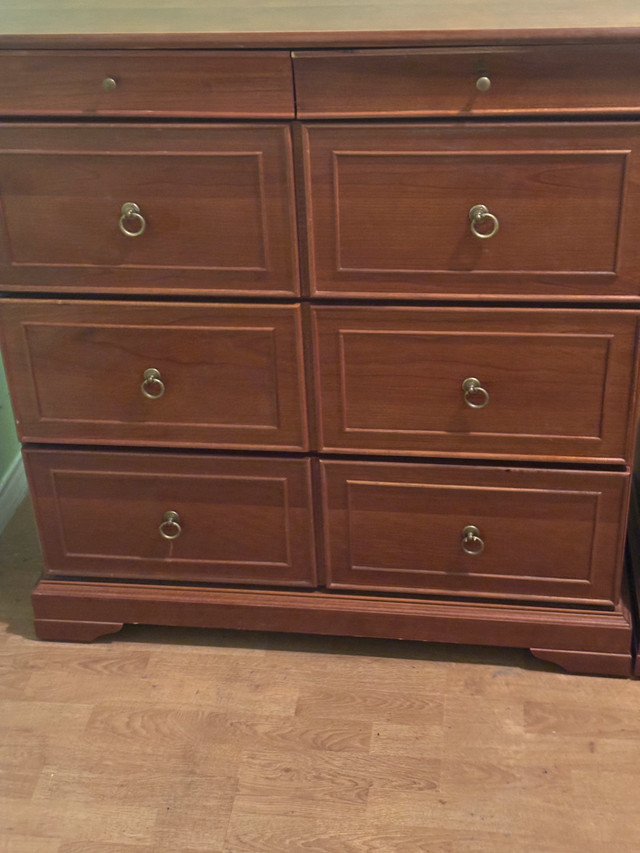 bureau de chambre et de chevet dans Commodes et armoires  à Sherbrooke - Image 3