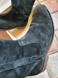 Suede boot