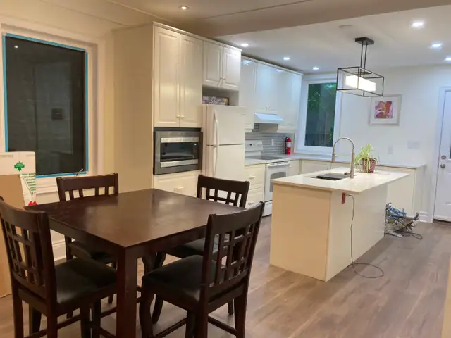 Beautiful Detached House for Rent - 4 Bedooms, 2 full Bathrooms