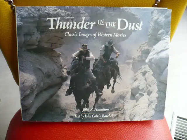 THUNDER IN THE DUST ( JOHN R.HAMILTON )628637284218901217