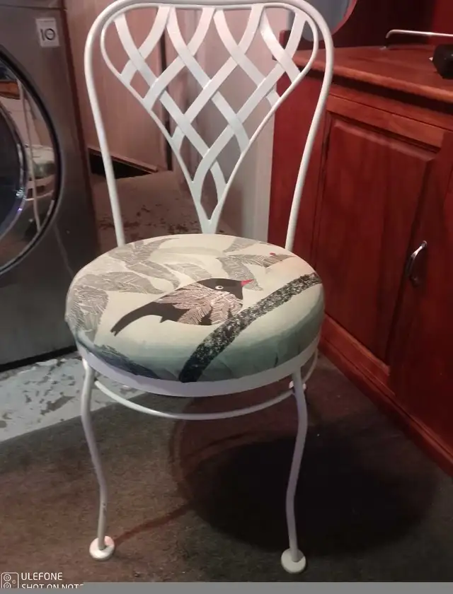 VINTAGE DECO WROUGHT IRON PATIO DINING CHAIRS in Patio & Garden Furniture in Kitchener / Waterloo - Image 6