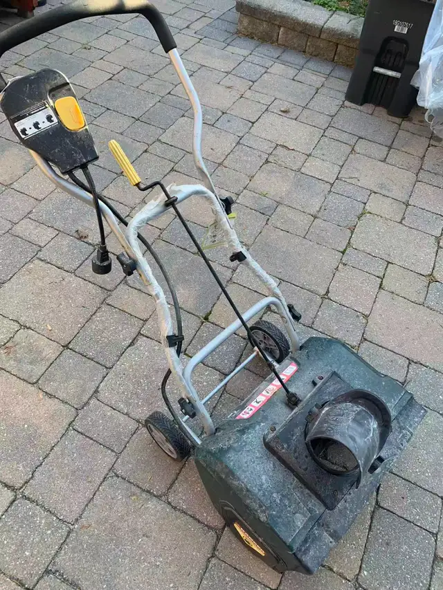 Electric snowblower in Snowblowers in City of Toronto - Image 3