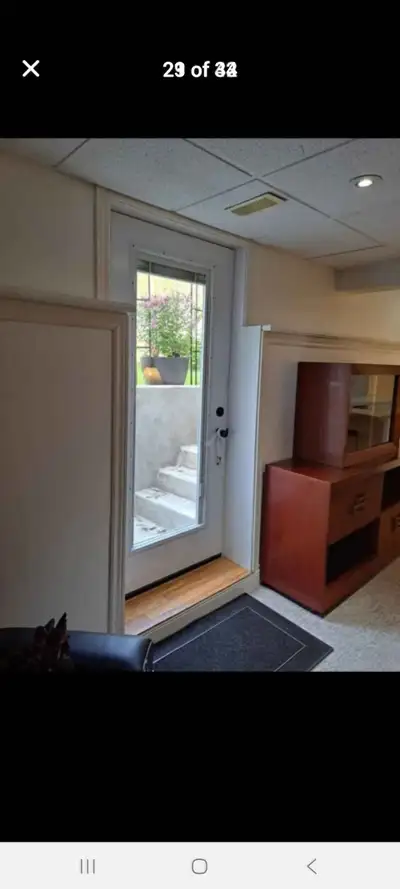 Spacious Bright 3 bedroom apartment Available furnished or unfurnished Winfows in all bedrooms All i...