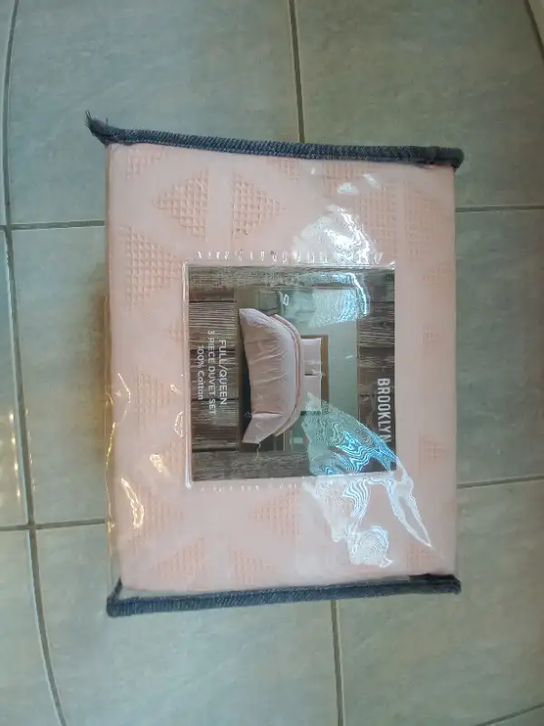 Brooklyn 3 piece Full/Queen Duvet Cover in Bedding in Oakville / Halton Region - Image 2