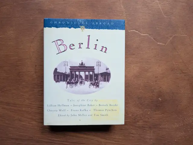 Berlin (Chronicles Abroad) Small Vintage Book