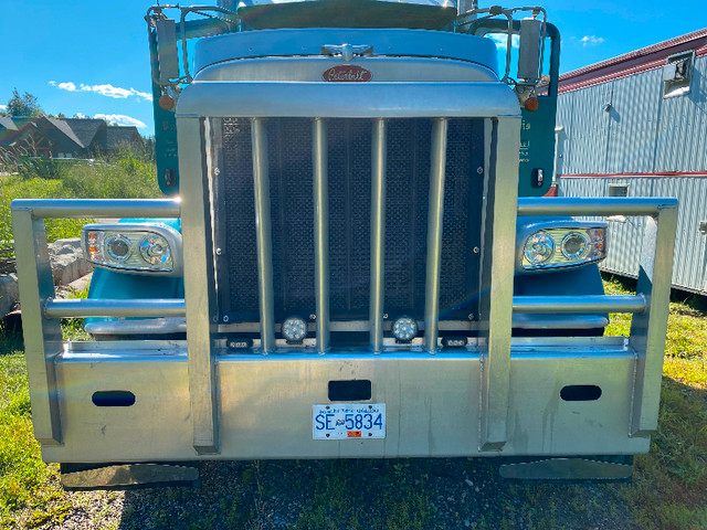 Gem of a truck the truck is now located in Kamloops dans Camions lourds  à Prince George - Image 3