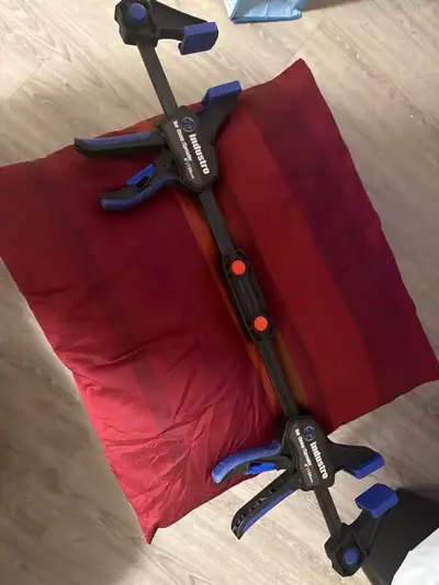 This is an Industro bar clamp/spreader, perfect for woodworking or metalworking projects that requir...