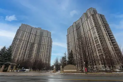Experience luxury living at the prestigious Mansions of Tridel Himberwood in the sought-afterClairvi...