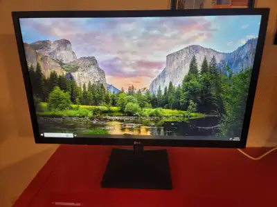 LG 24" FHD 75Hz 5ms GTG IPS LED Gaming Monitor 24MK430H -scratch, View more