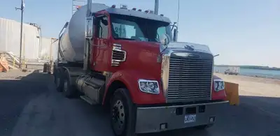 On cherche des chauffeurs classe 1 avec expérience pour travail à Montréal route local (vous dormez...