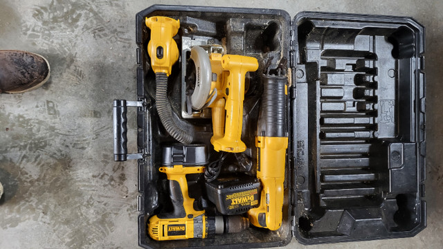 Ensemble d’outils sans fil Dewalt power tool set dans Outils électriques  à Ouest de l’Île