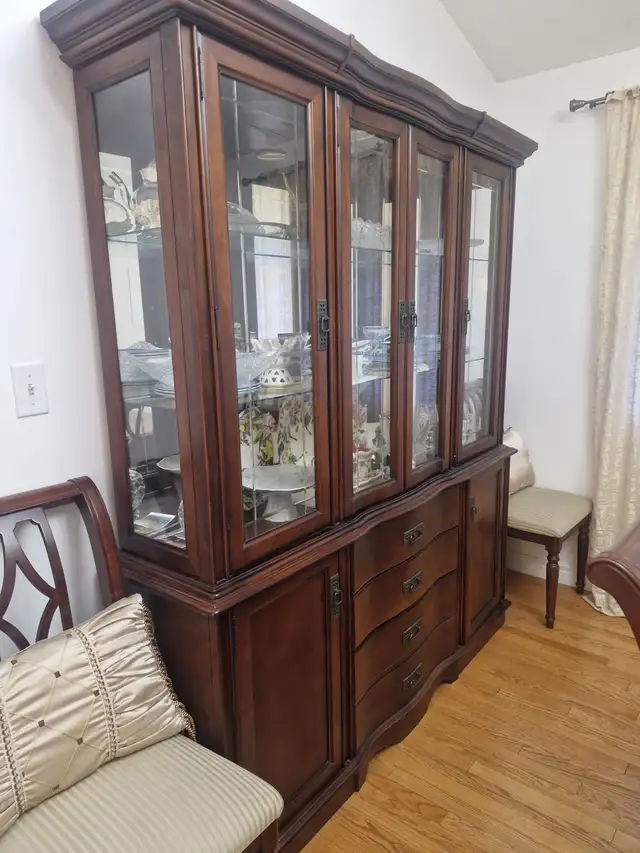 dining room buffet hutch in Hutches & Display Cabinets in Windsor Region - Image 4