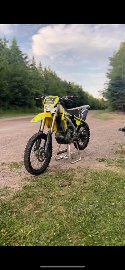 2010 rmx450z with papers road legal fuel injected with oversized gas tank aftermarket renthal fatbar...