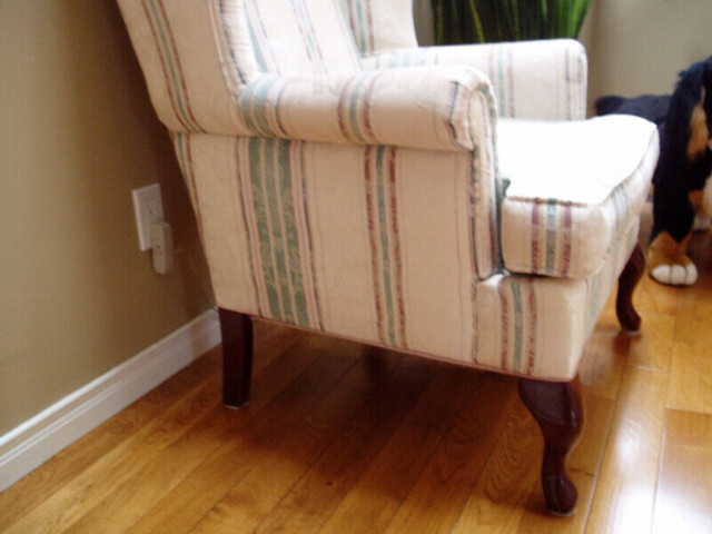 A beautiful chair in Chairs & Recliners in Kitchener / Waterloo - Image 4