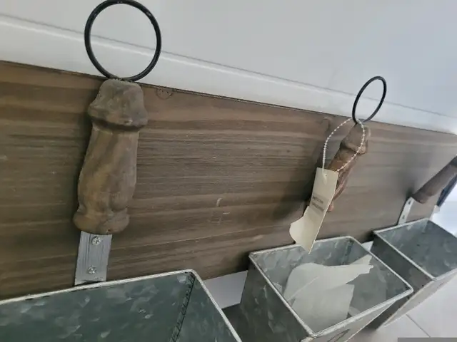 2 available -Decorative planter or storage wall mount - 24" x 6" in Home Décor & Accents in Ottawa - Image 6