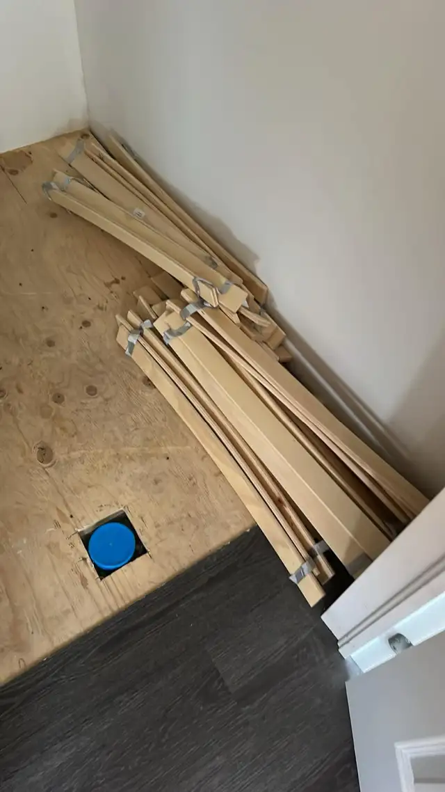 Base de lit Queen avec tête in Beds & Mattresses in Québec City - Image 3