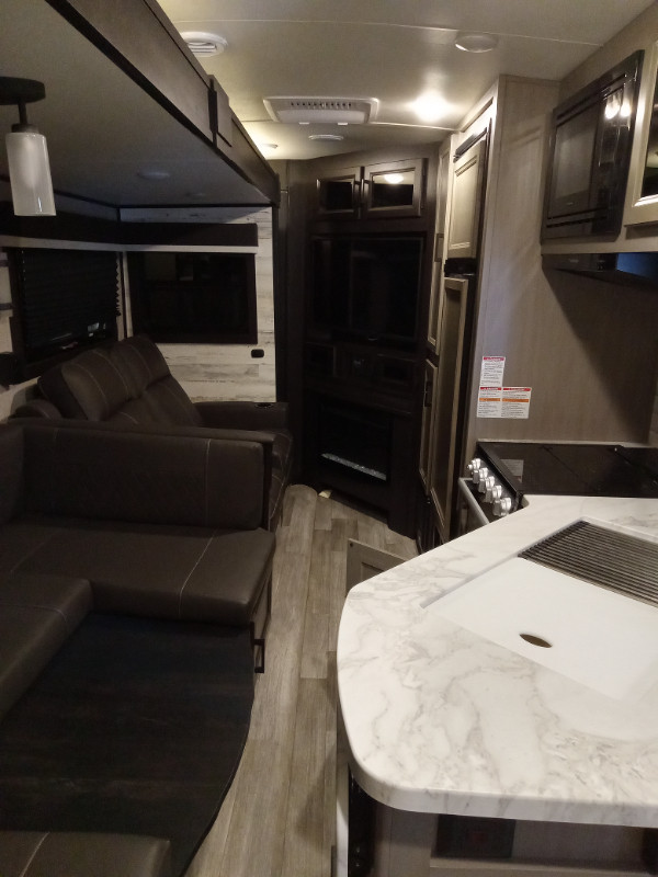 27ft jayco whitehawk rb for sale in Travel Trailers & Campers in Dawson Creek - Image 2