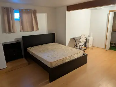 1 très grande chambre en colocation à louer tout compris à Brossard. Secteur N. - disponible immédia...