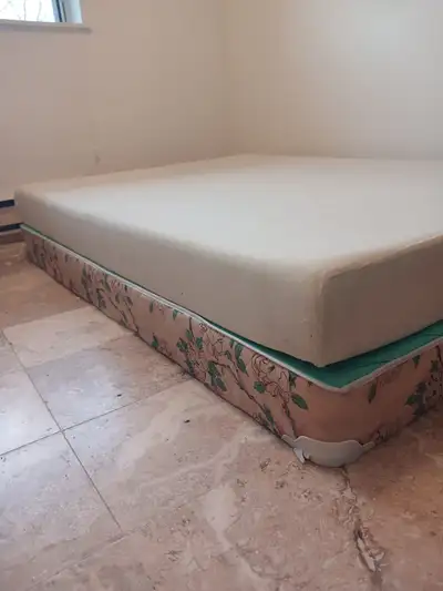Room near UTM university , Mississauga, closed to supermarket, mall and Gym. All utilities and wifi...