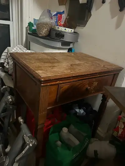 Singer Sewing Machine - Electric, Does not work, View more