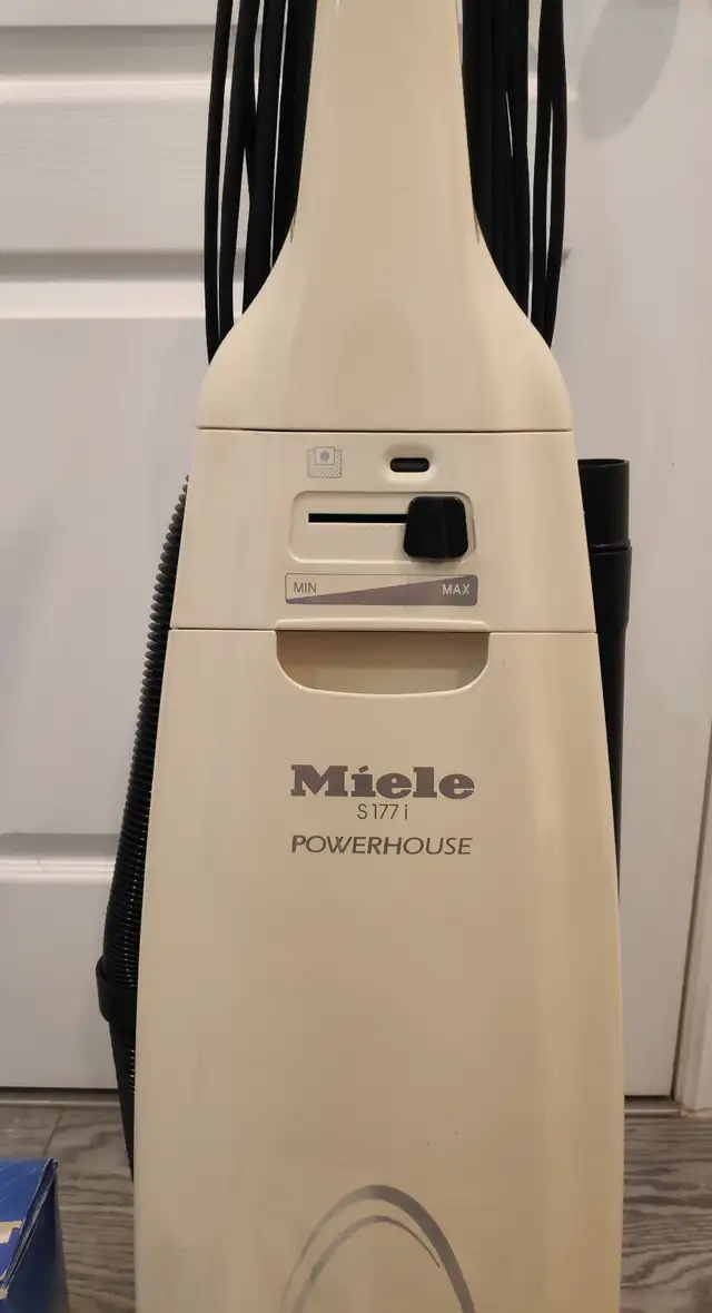 Miele upright vacuum cleaner - Model S177i in Vacuums in City of Toronto - Image 3
