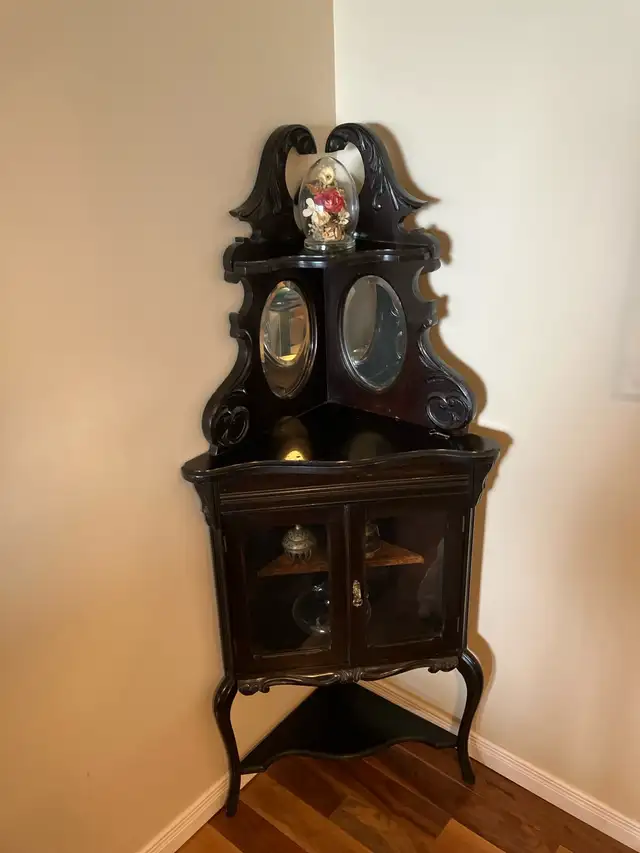 Antique Corner Display Cabinet - meuble de coin antique in Hutches & Display Cabinets in Ottawa - Image 3