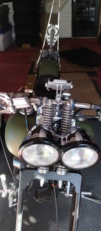 Bonne moto 1981 ,4 vitesse kicker et electric évolution 1340 avec enregistrement plaquer