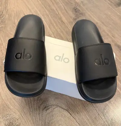 Alo Yoga black slides size 8, View more