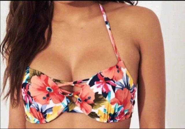 Hollister Push-up plunging bikini top extra cheeky bottom in Women's - Other in Calgary - Image 3