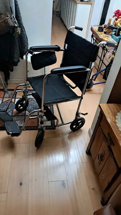 Companion Wheelchair / chaise roulante accompagnatrice, View more