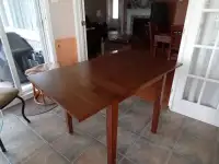 Table de cuisine avec 2 extensions