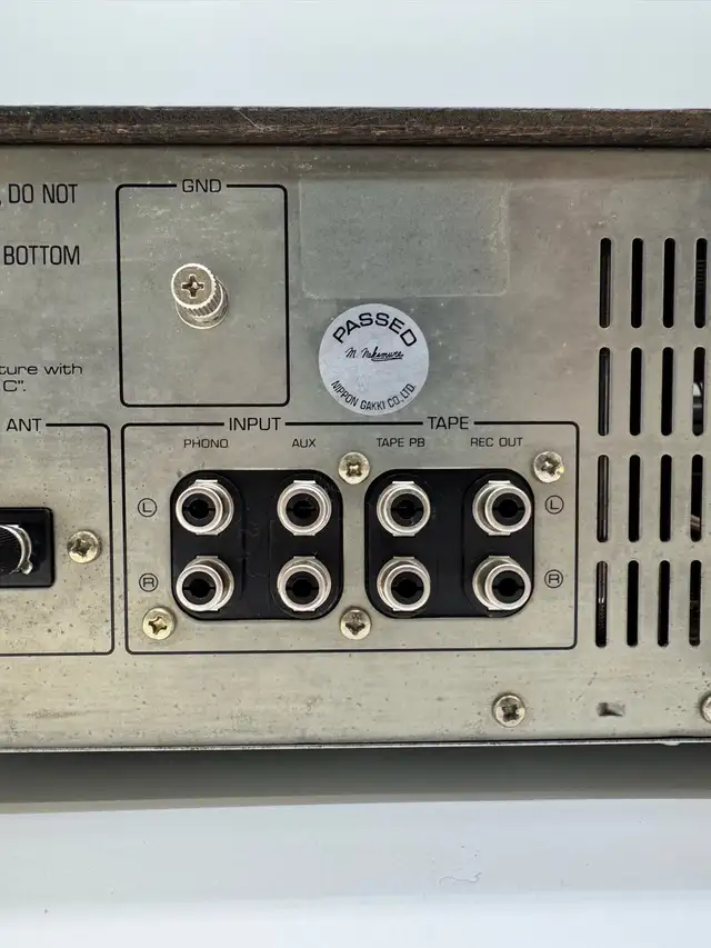 Yamaha CR-240 Natural Sound Stereo Receiver in Stereo Systems & Home Theatre in City of Toronto - Image 9