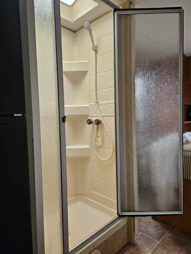 Motorisé Classe C in RVs & Motorhomes in Lanaudière - Image 8