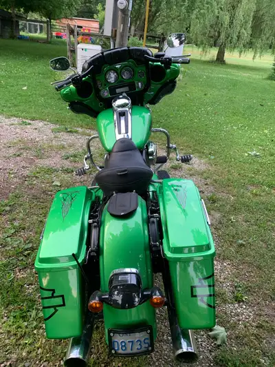 2010 unlimited 103 cc 78000km comes with tour pack and touring seat and mustang solo seat bike was p...