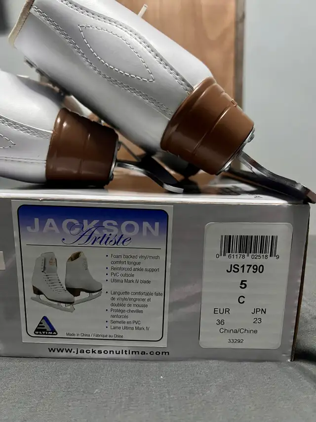 Jackson Artiste Figure skates size 5C in Skates & Blades in Gatineau - Image 3