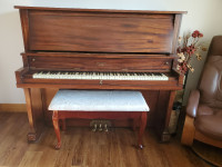 Piano de marque LINDSAY à vendre