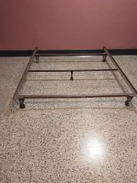 QUEEN SIZE METAL BED FRAME WITH WHEELS