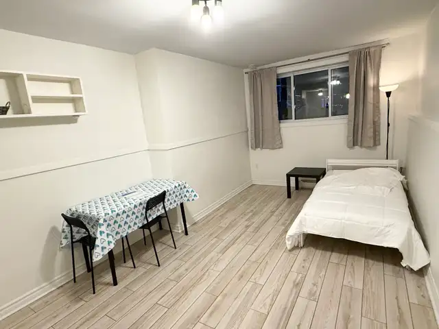 Studio TOUT inclus et meublé - metro St Michel