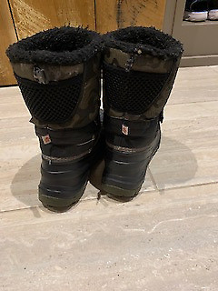 Kids Hot Paws size 4 winter boot in Kids & Youth in London - Image 3