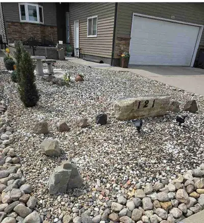 Duplex has a 3 season cover deck, rugged and new composite deck boards located Good Spirit Cres, Yor...