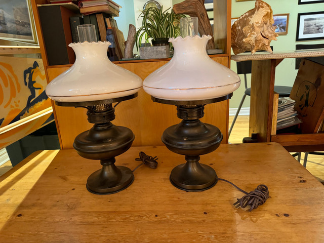 Electrified antique table lamps (2) dans Éclairage intérieur et plafonniers  à Ville de Montréal
