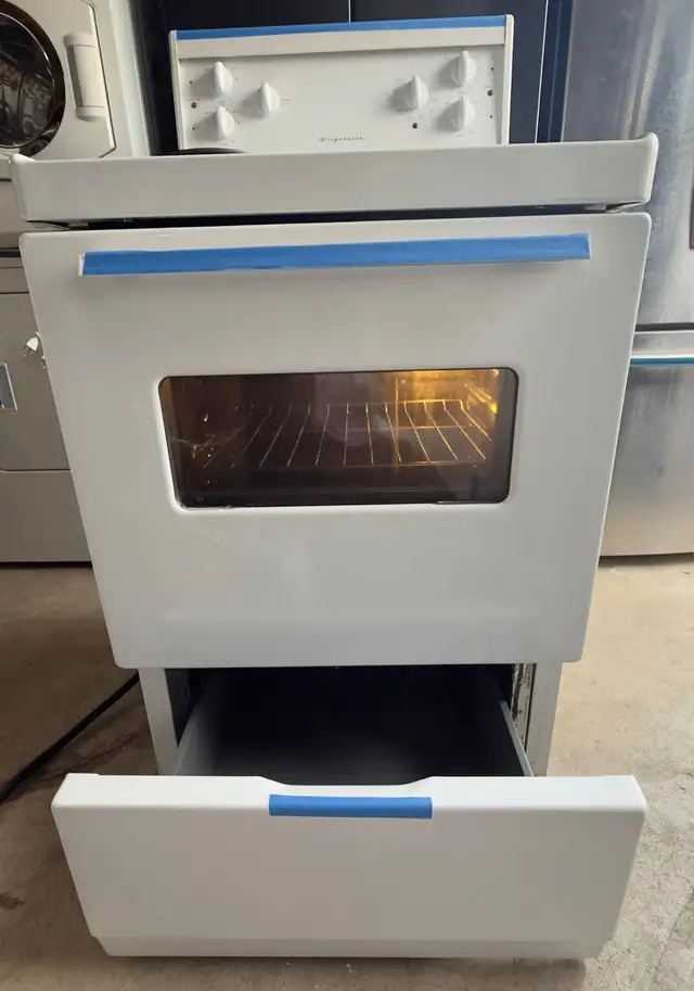 24” FRIGIDAIRE COIL TOP ELECTRIC STOVE APARTMENT SIZE  in Stoves, Ovens & Ranges in City of Toronto - Image 5