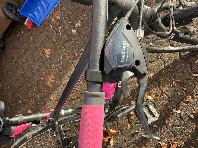 vélo  de route Specialized in Cruiser, Commuter & Hybrid in Laval / North Shore - Image 7