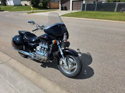 1998 Honda GL1500 Made in America. 1520cc 6 cylinder flat engine. Runs and always starts. Fresh oil...