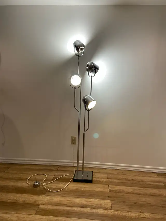 Lampe Vintage de Goffredo Reggiani | 1970s Italian Floor Lamp in Indoor Lighting & Fans in City of Montréal - Image 4